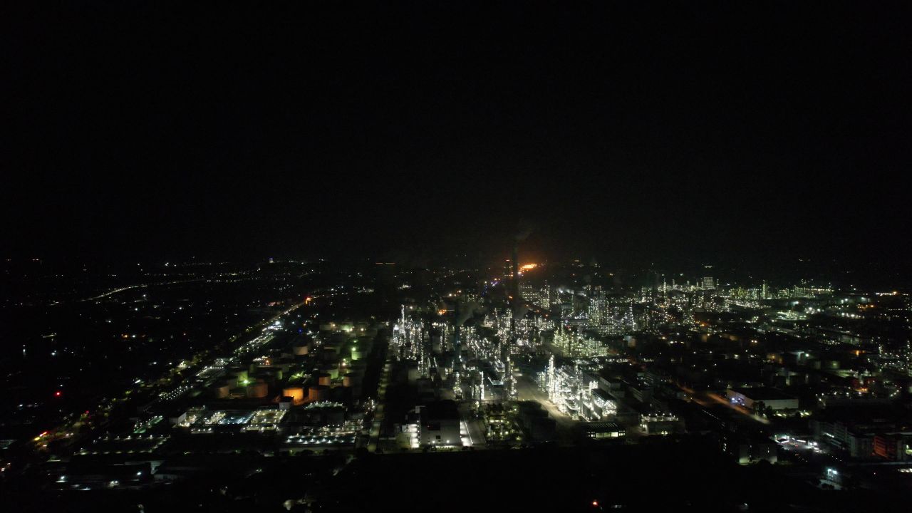 中国石化茂名石化工厂夜景航拍  