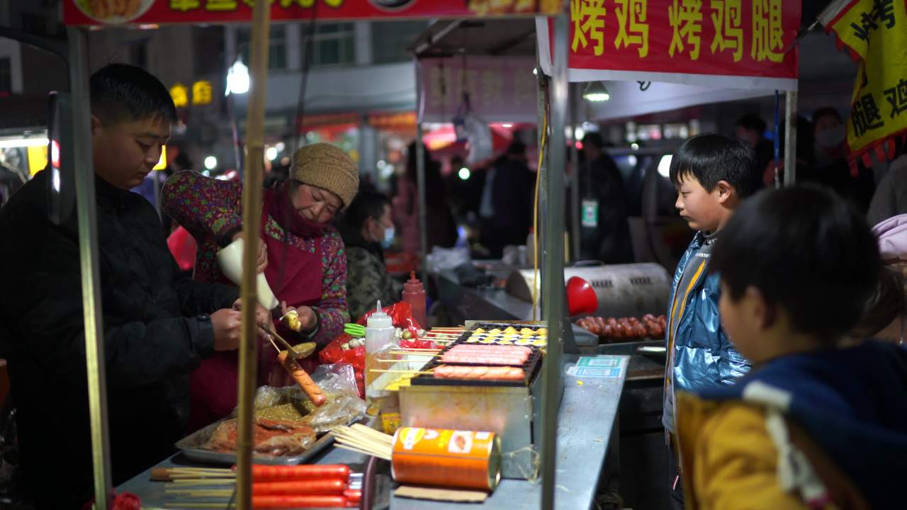 夜市烤鸡摊位