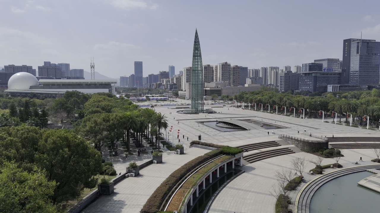 城市广场全景