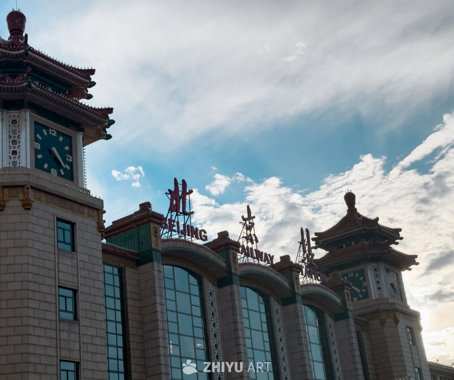 北京火车站的晨光