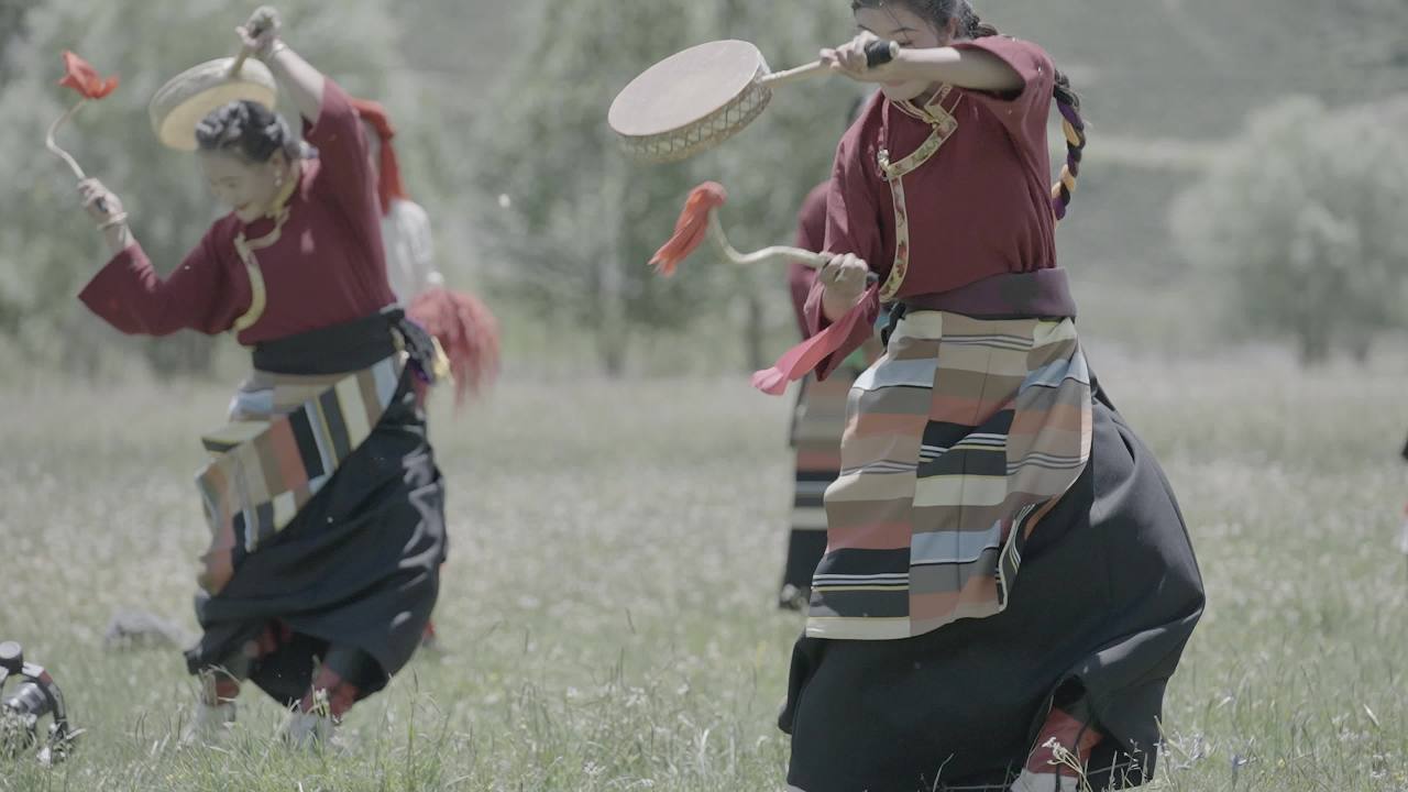 高原草地民族舞蹈