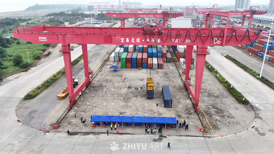 集装箱港口作业场景