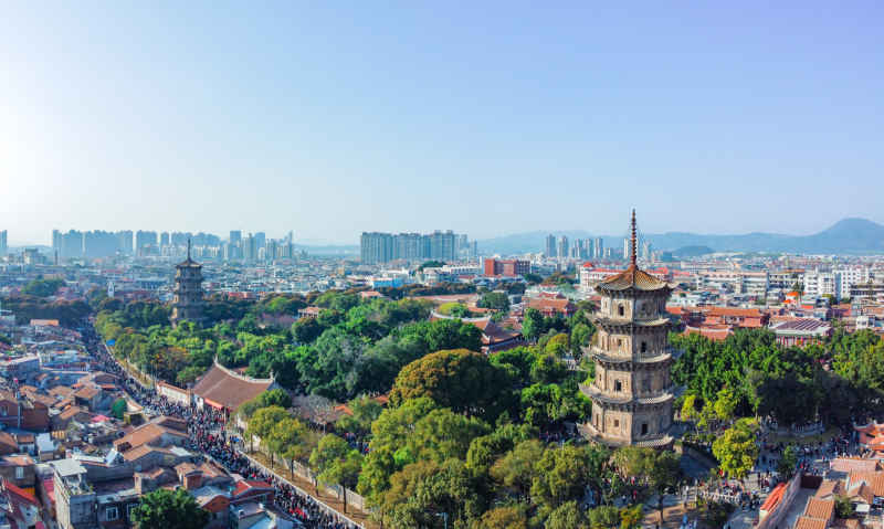 航拍福建泉州古城区建筑风光 10