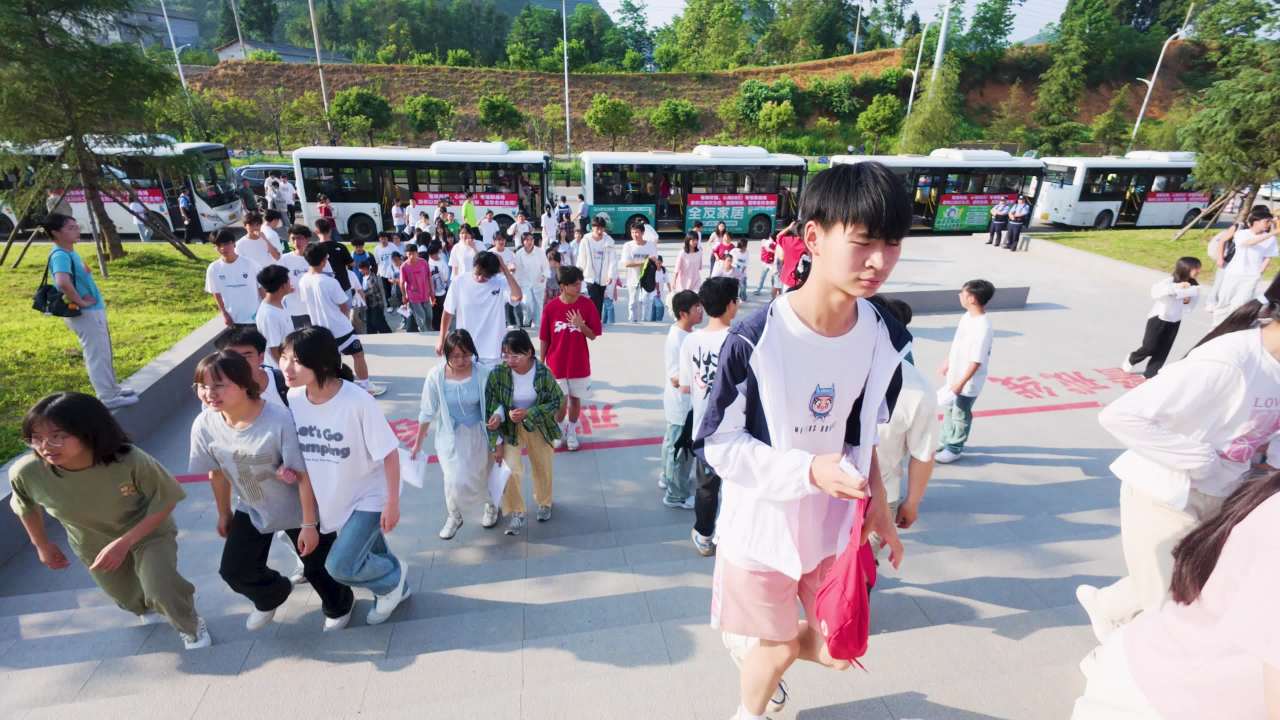 4k全国高考  高考考生进场出场实拍