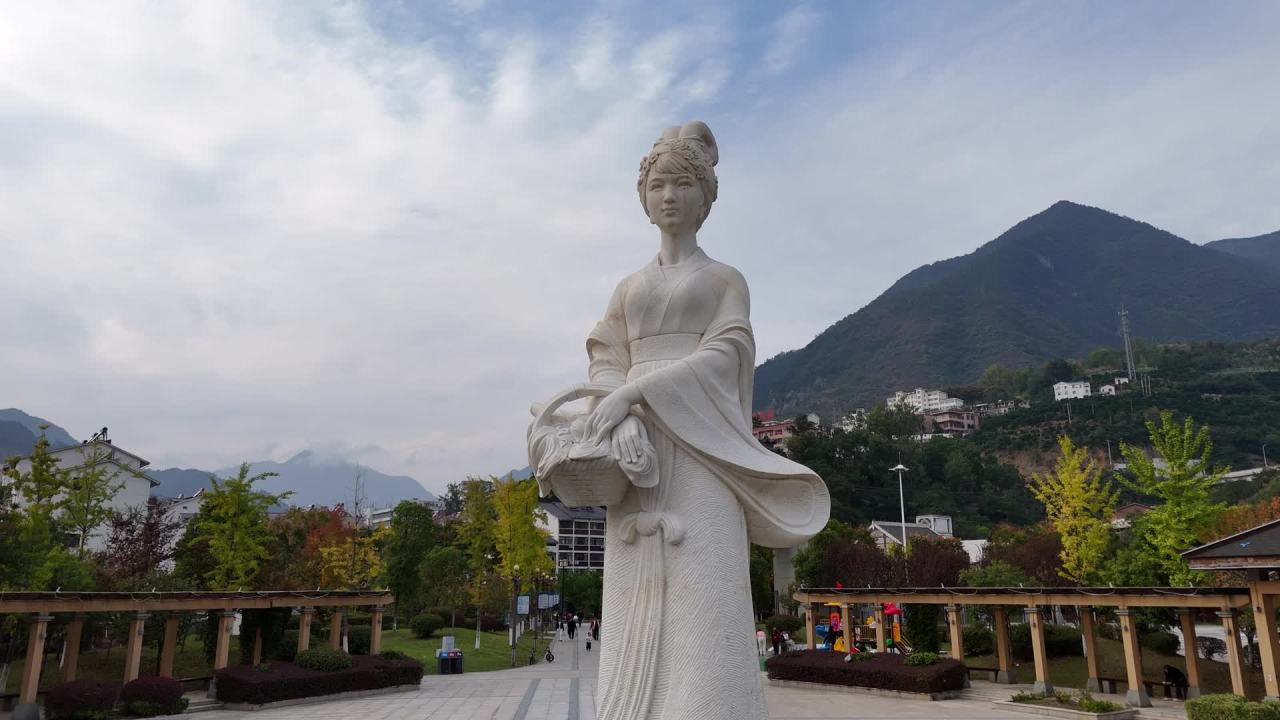 城市河畔风光航拍