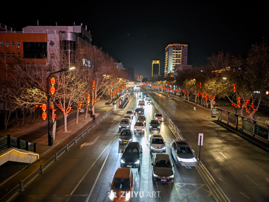 夜幕下的城市街头