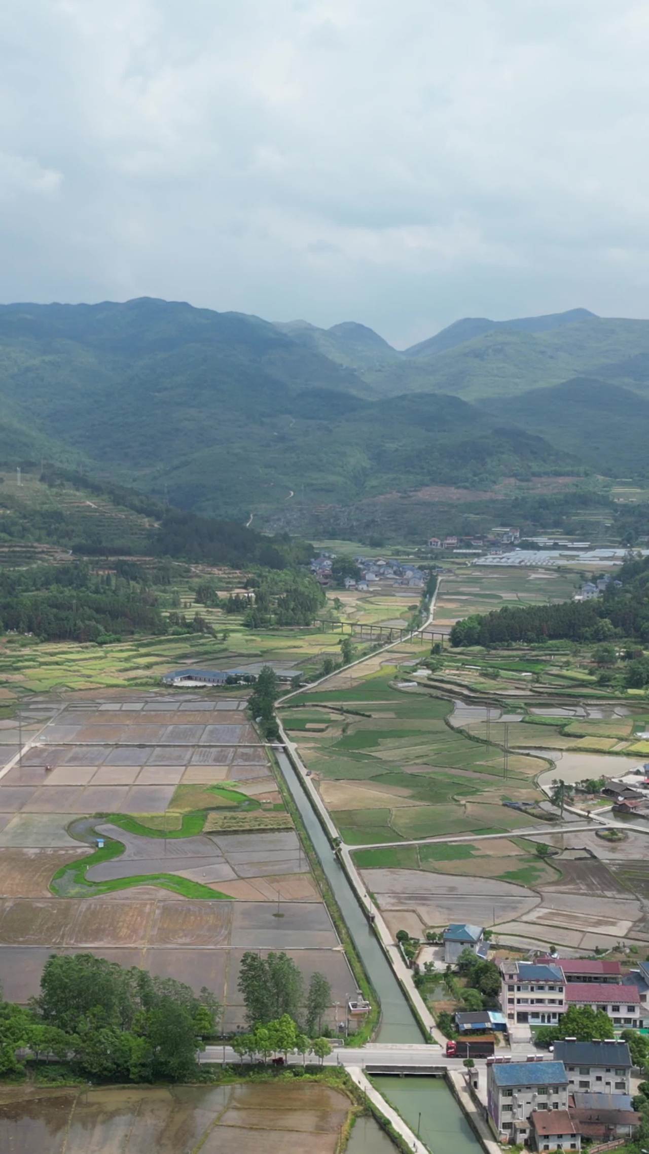 山间田园风光