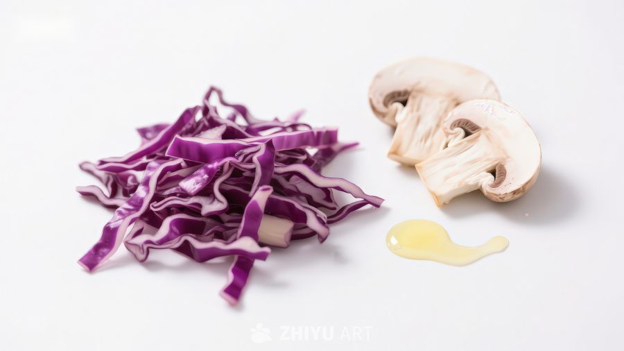 紫甘蓝与蘑菇切片静物