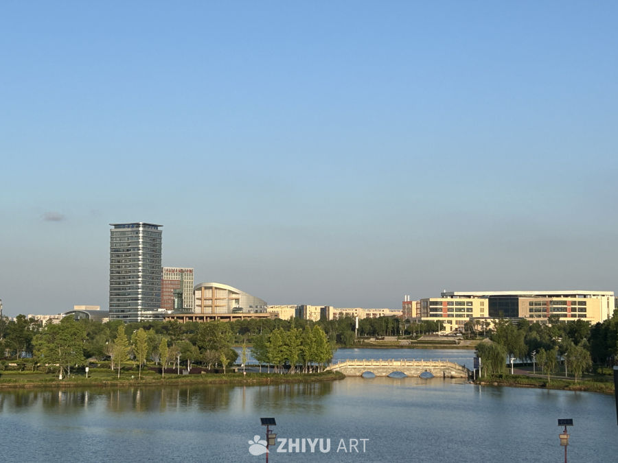 湖畔都市晨景