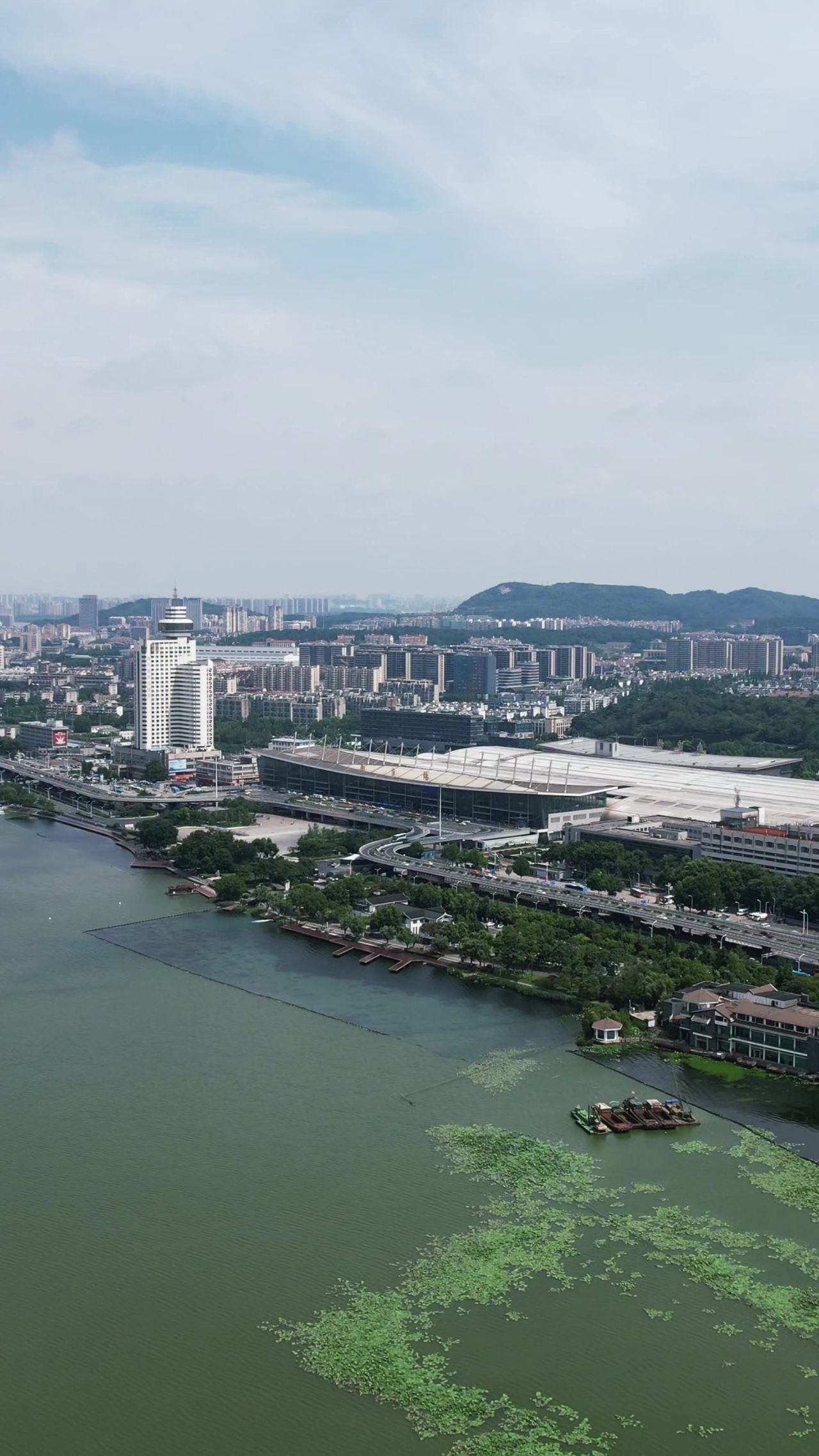 江苏南京玄武湖竖屏航拍 