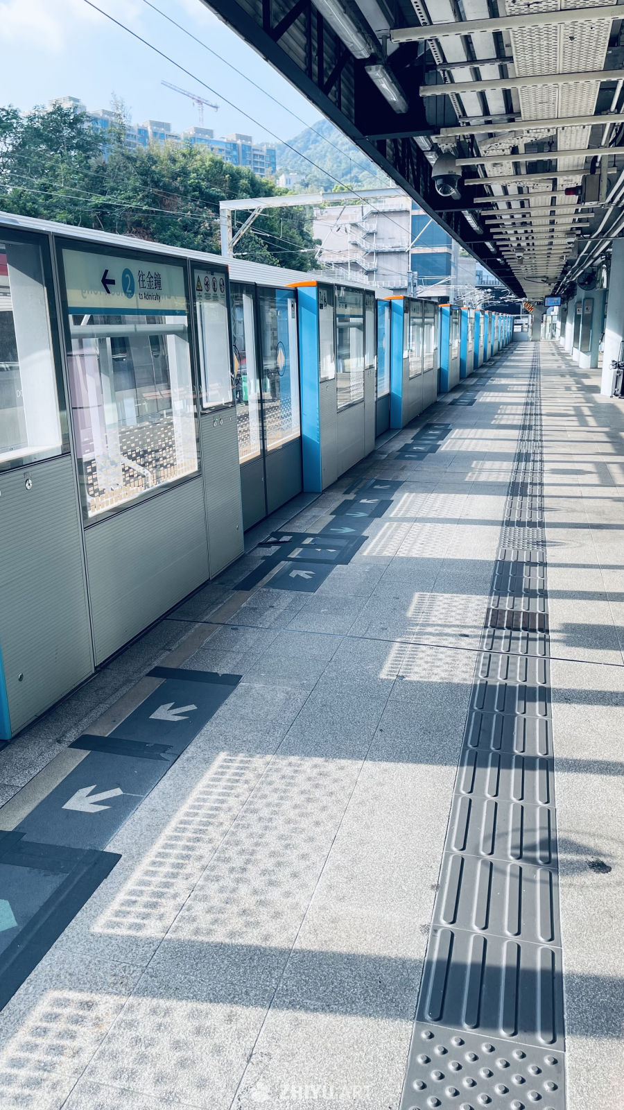 空无一人的香港地铁站