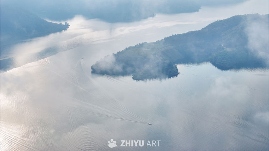 航拍云雾缭绕湖泊美景湖光山色自然风光 9