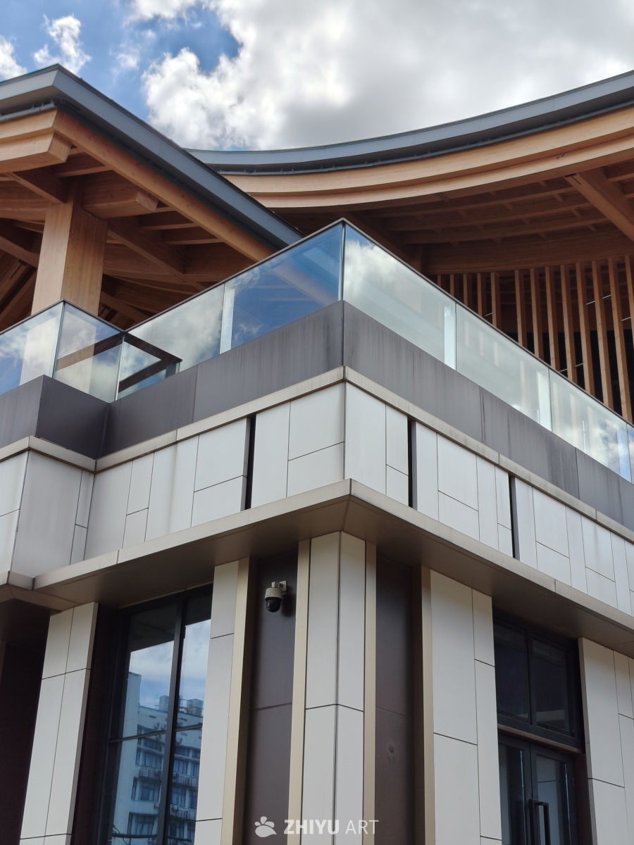 玻璃栏杆与新式建筑