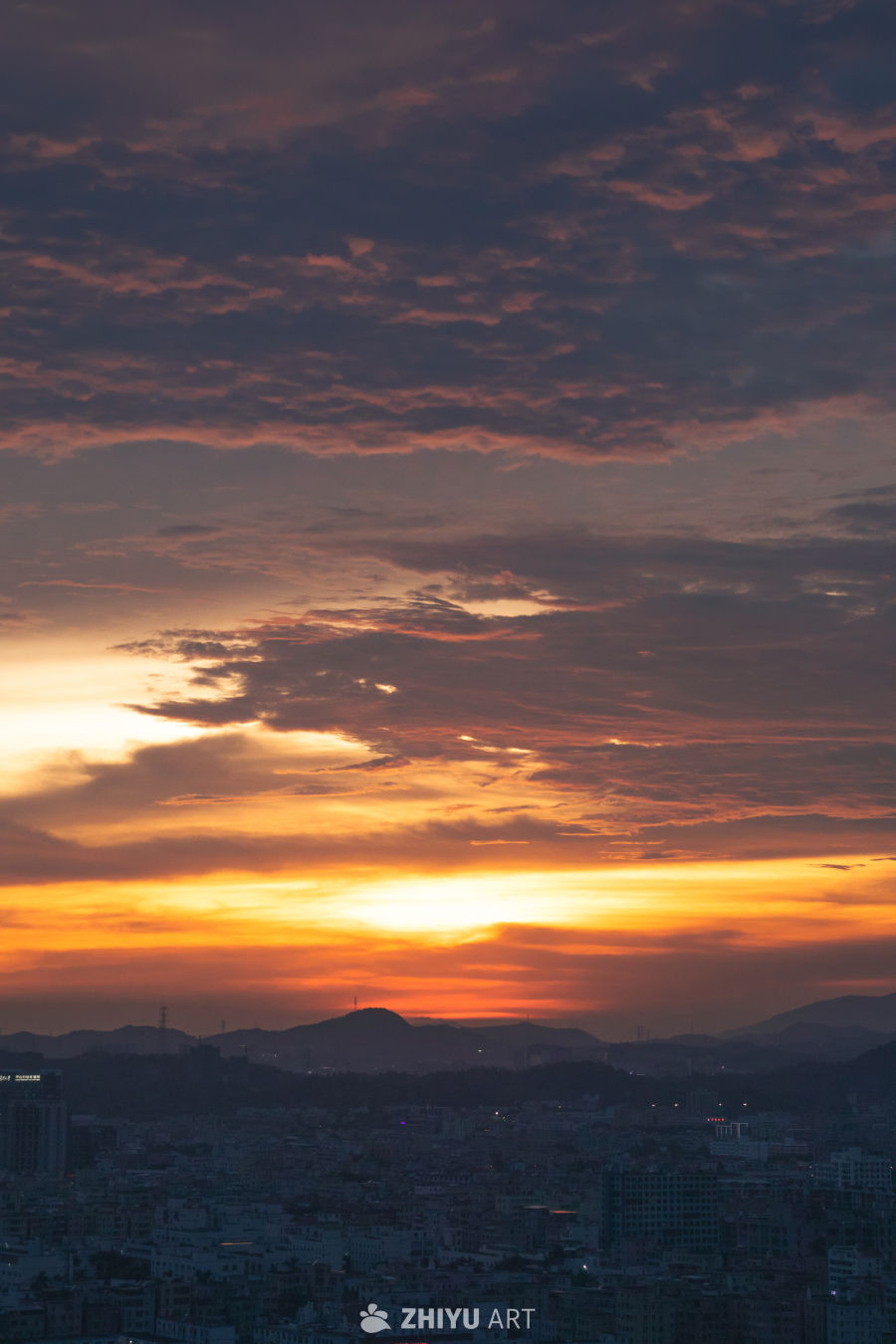 城市黄昏日落景象