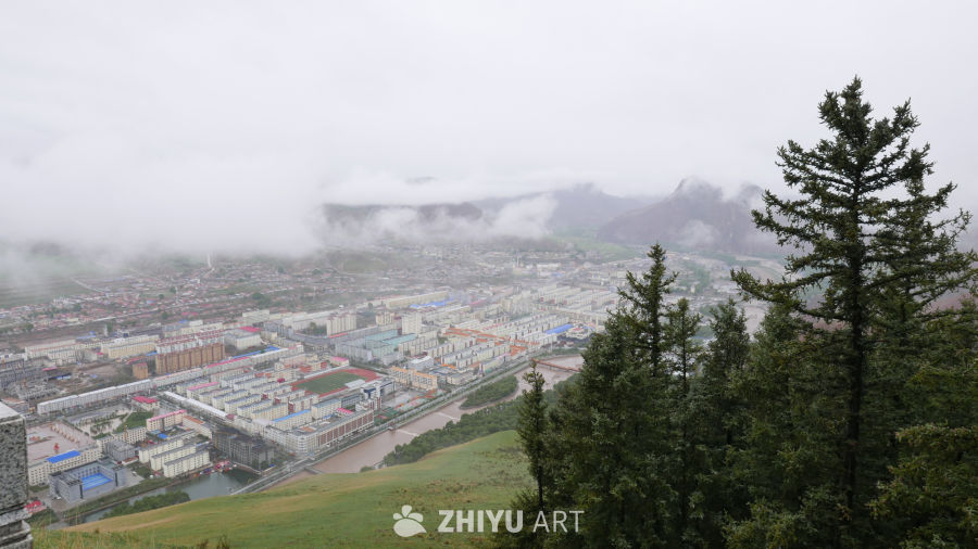 云雾缭绕的城市