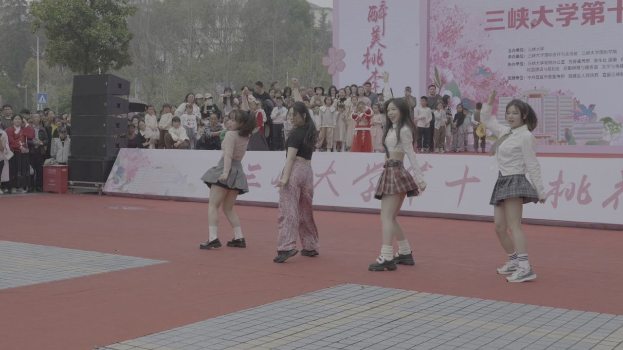 三峡大学桃花节 34