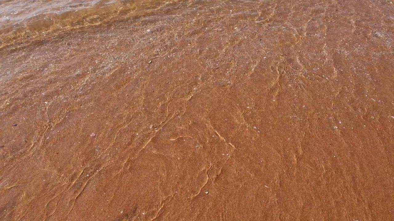海边近距离海浪素材带原声 4