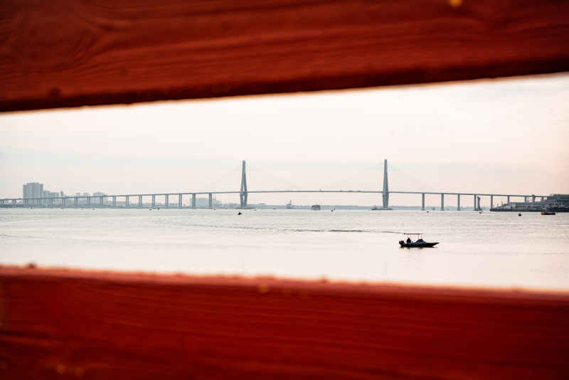 那边的跨海大桥