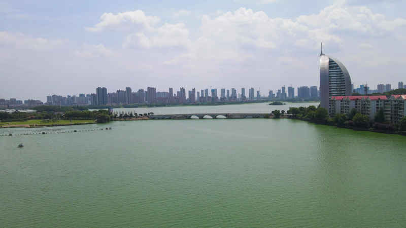 航拍湖北鄂州东洋澜湖湿地公园