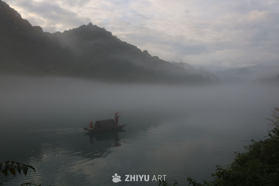 美人伫雾观静湖 1