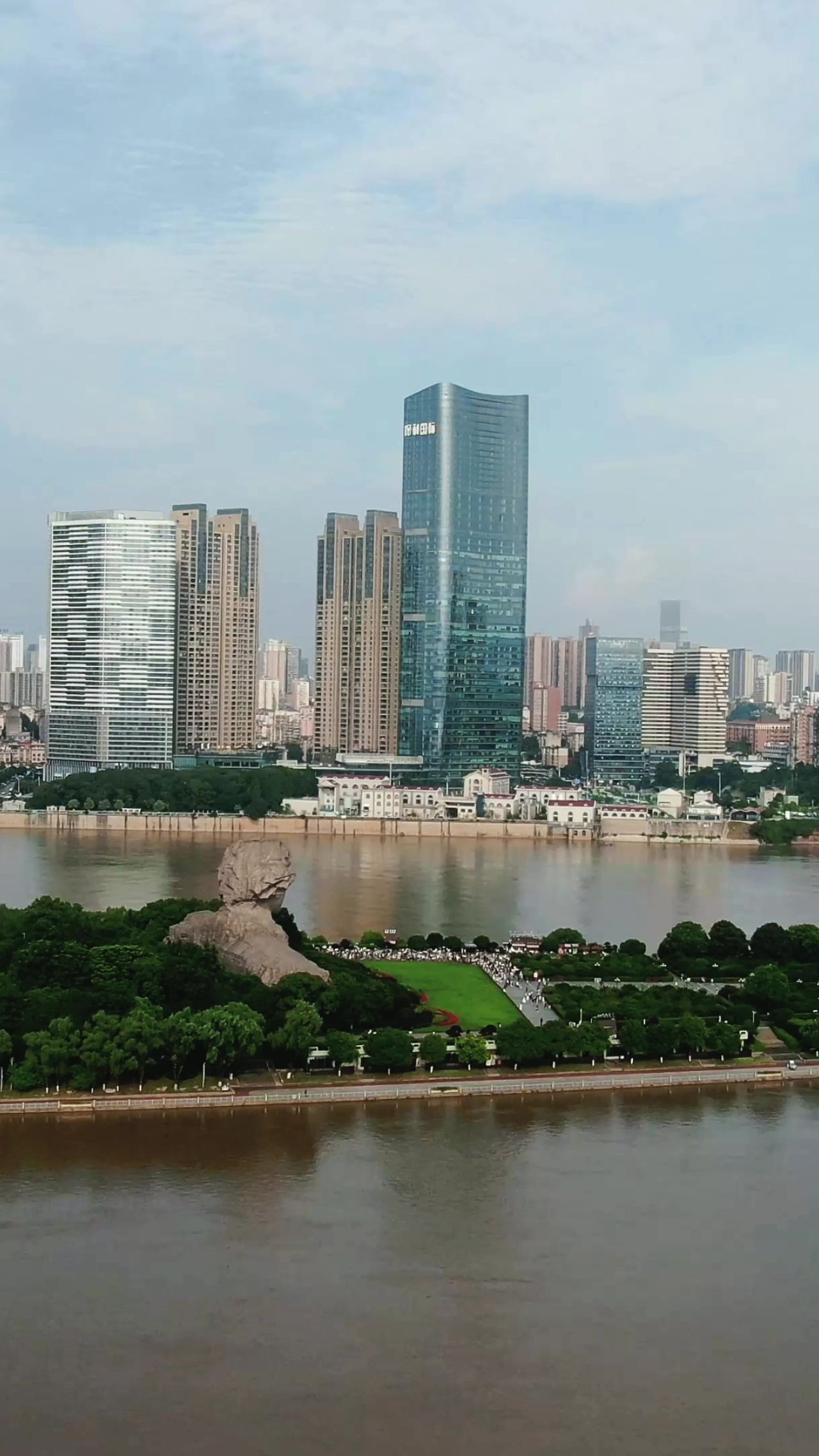 城市航拍湖南长沙湘江边高楼建筑