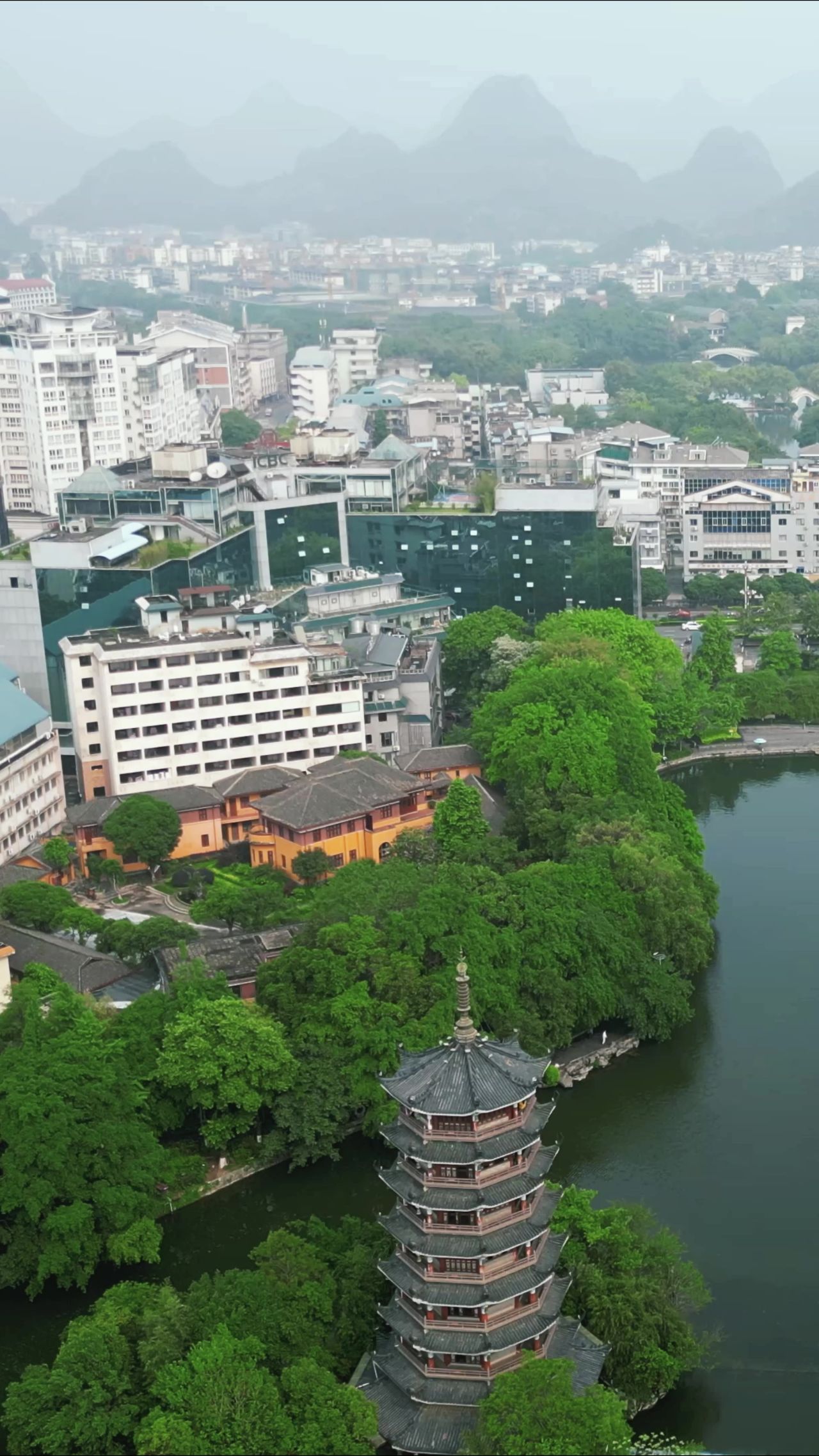 广西桂林城市风光漓江山水航拍竖屏 