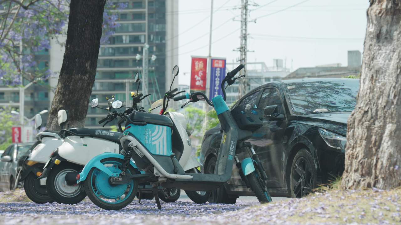城市街头的意外碰撞