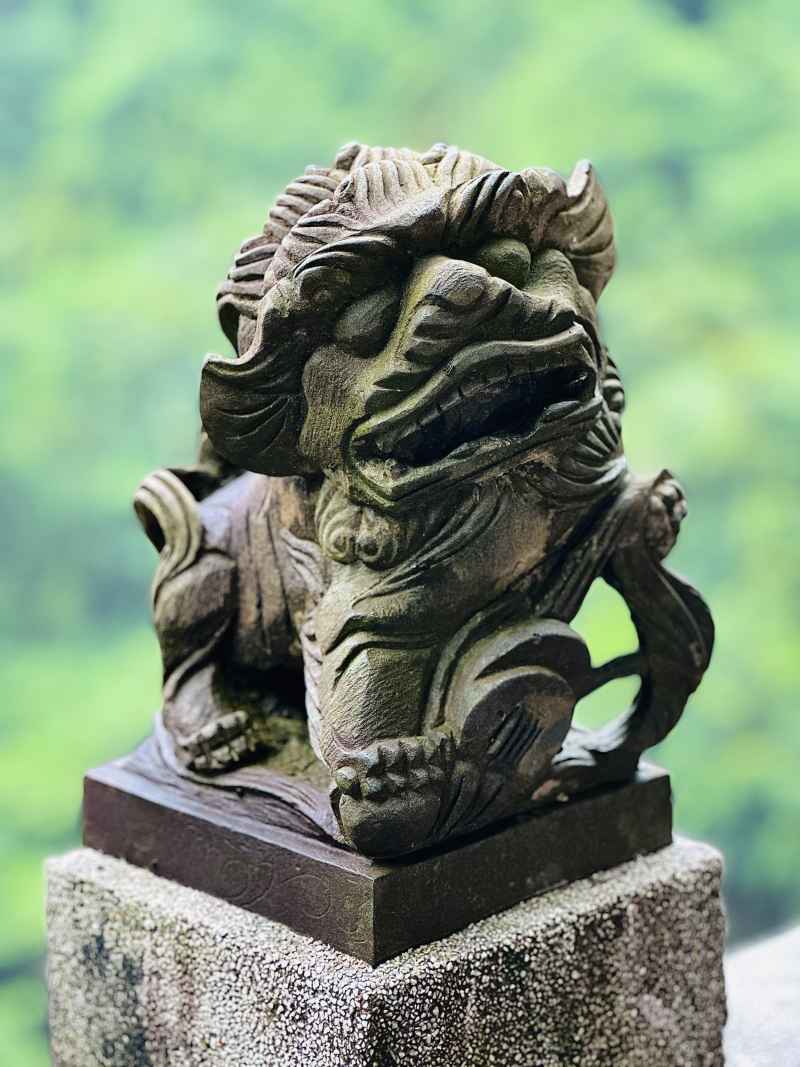 鼎湖山木狮雕刻