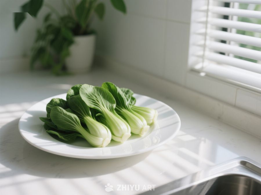 新鲜青菜置于窗边白盘中 509