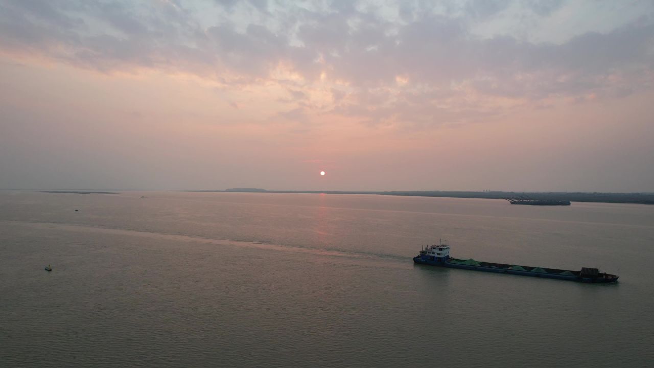 湖南岳阳洞庭湖像晚霞日落航拍 