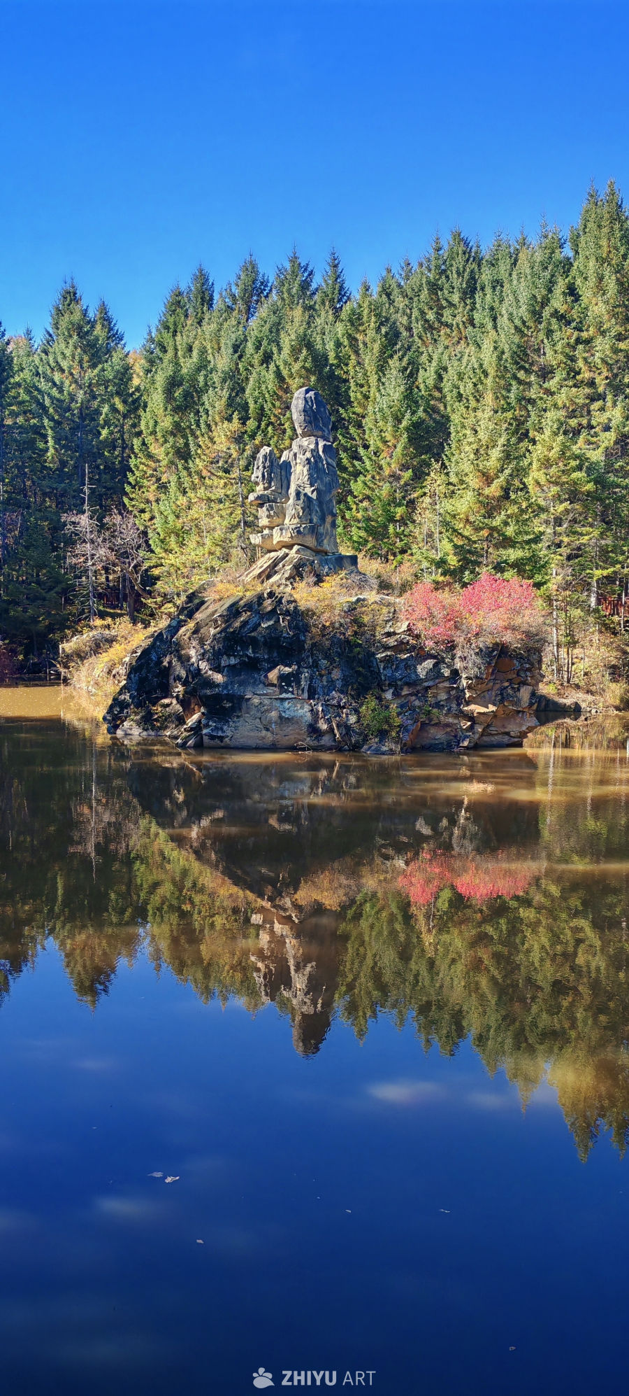 秋湖石影彩林静幽