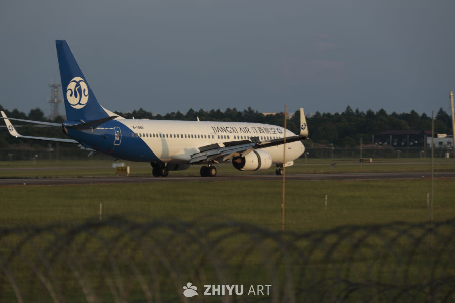 江西航空飞机准备起飞
