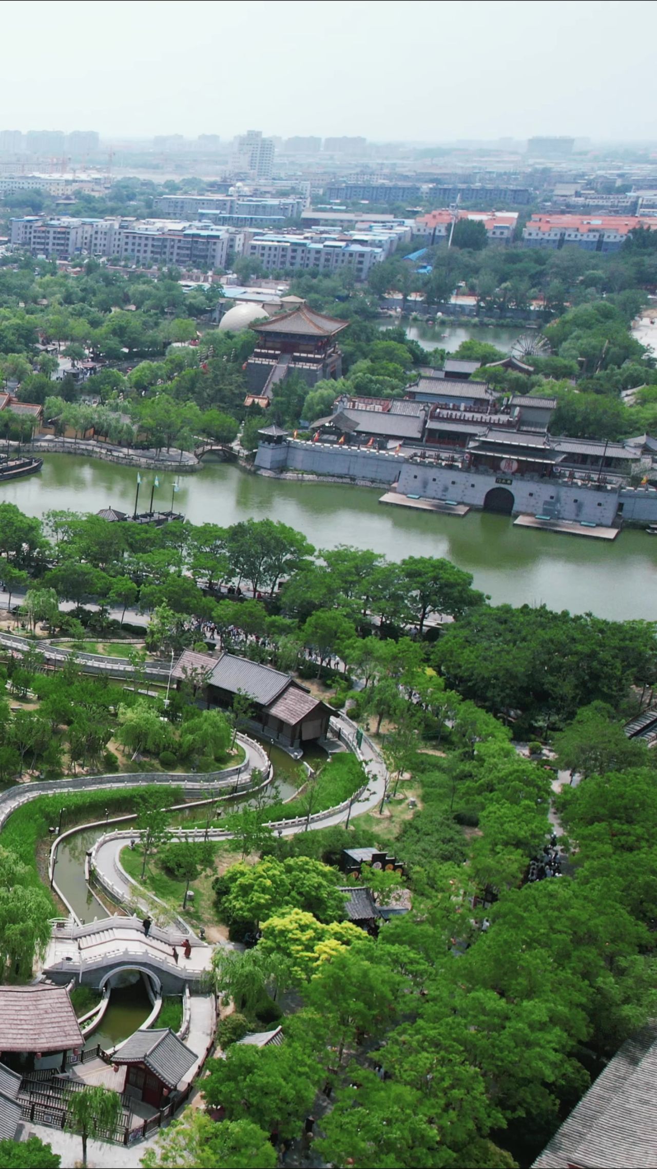 河南开封清明上河园5A景区竖屏航拍 