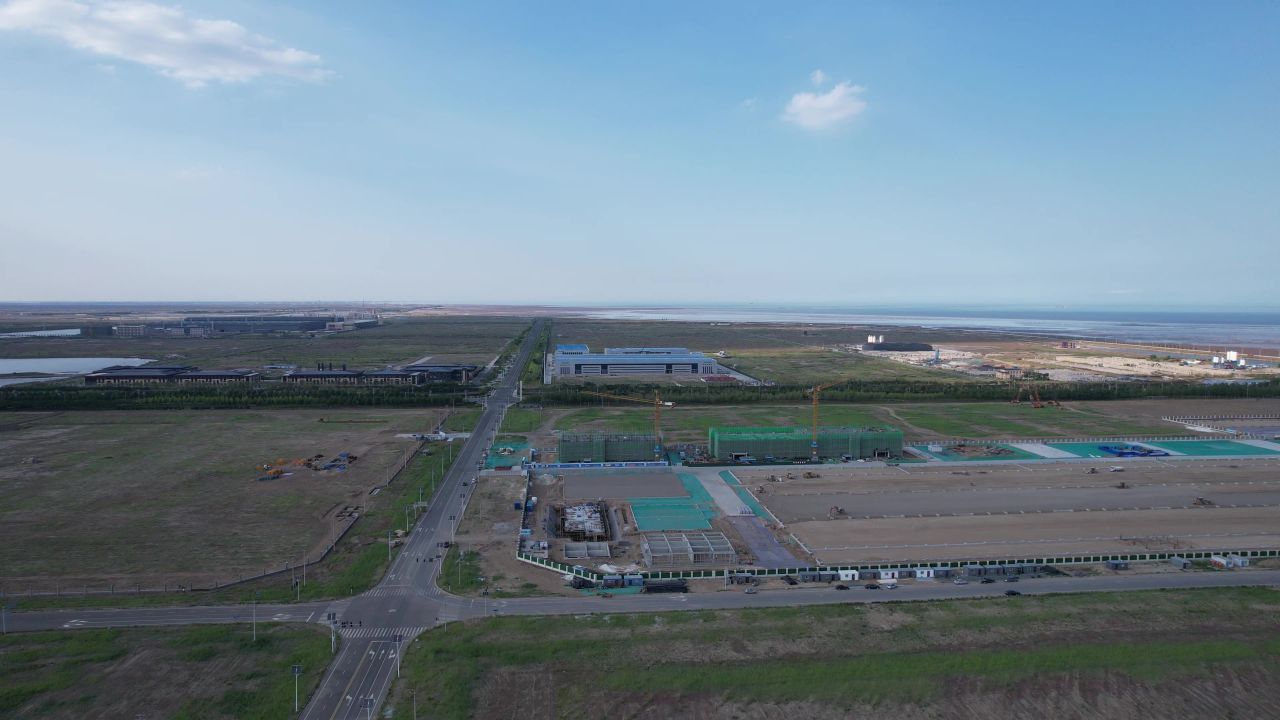 大海海洋沙滩礁石海岛自然风光航拍 