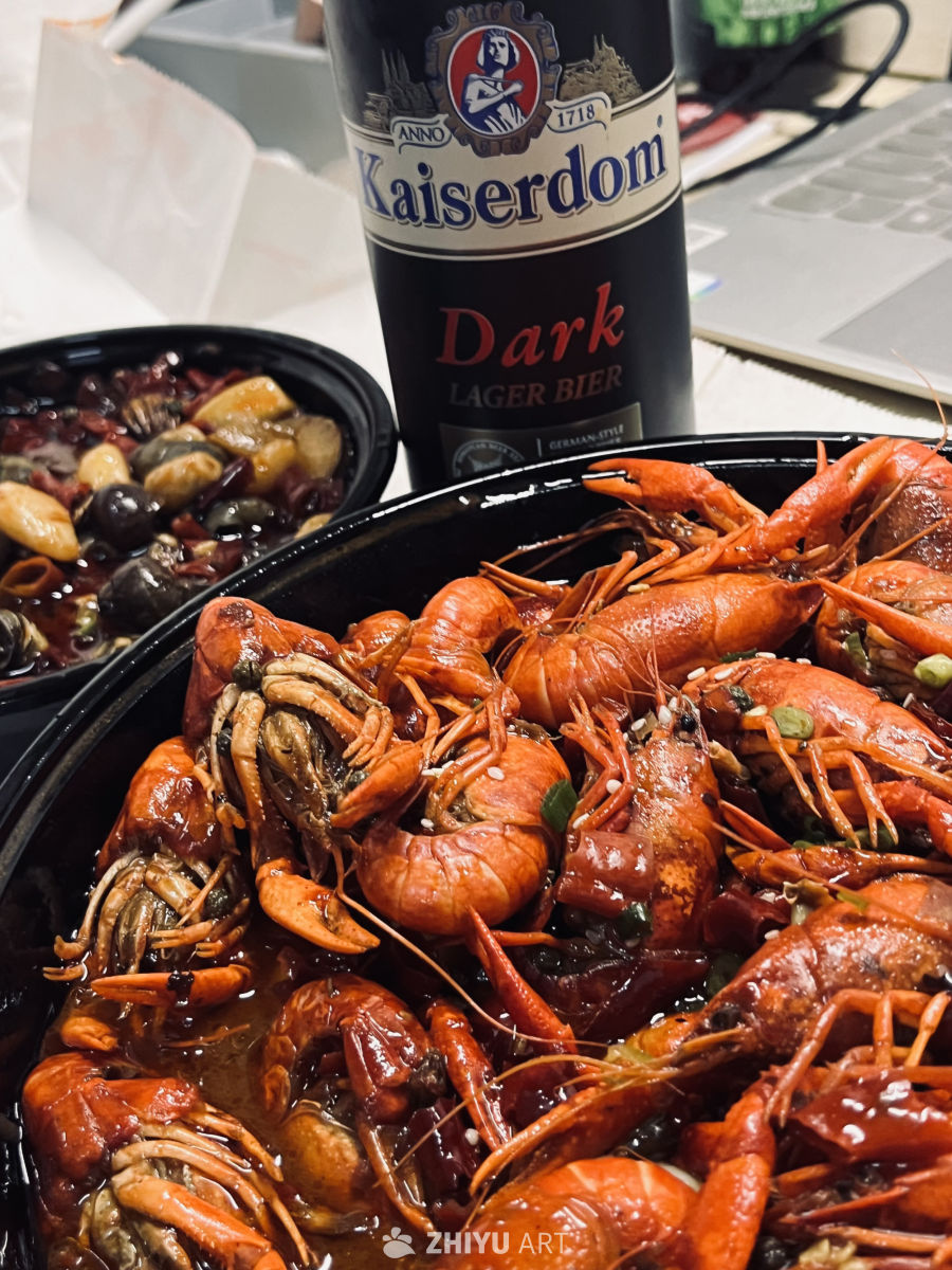 小龙虾配啤酒，夜生活必备