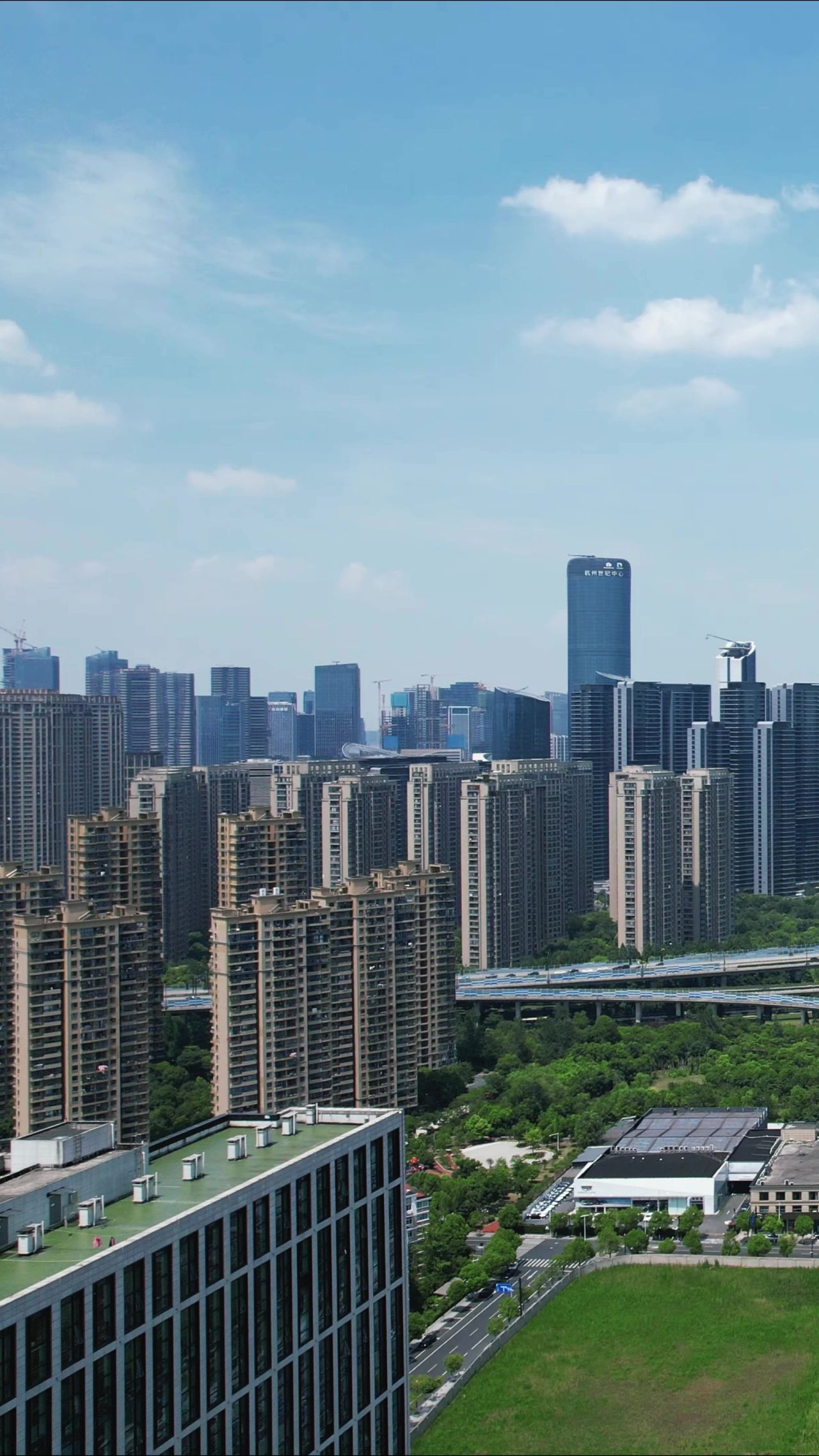 浙江杭州滨江新区城市建设竖屏航拍 