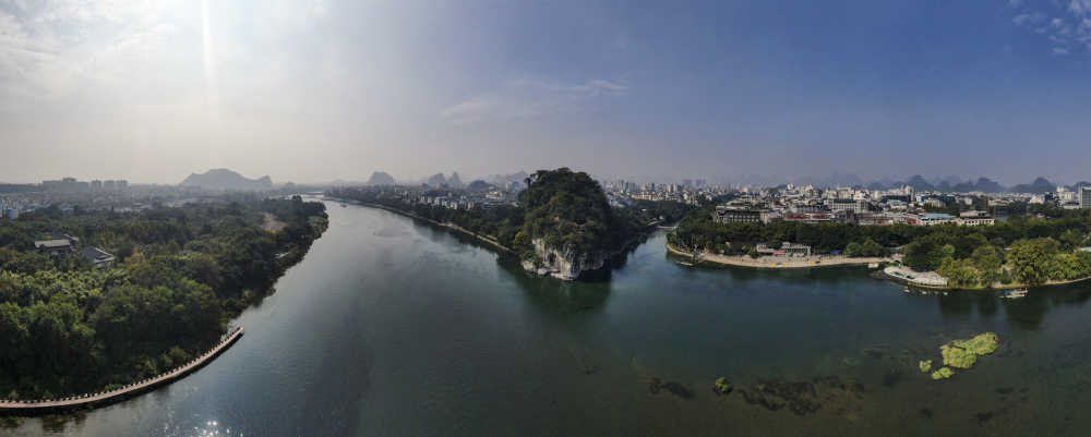 航拍河流全景图
