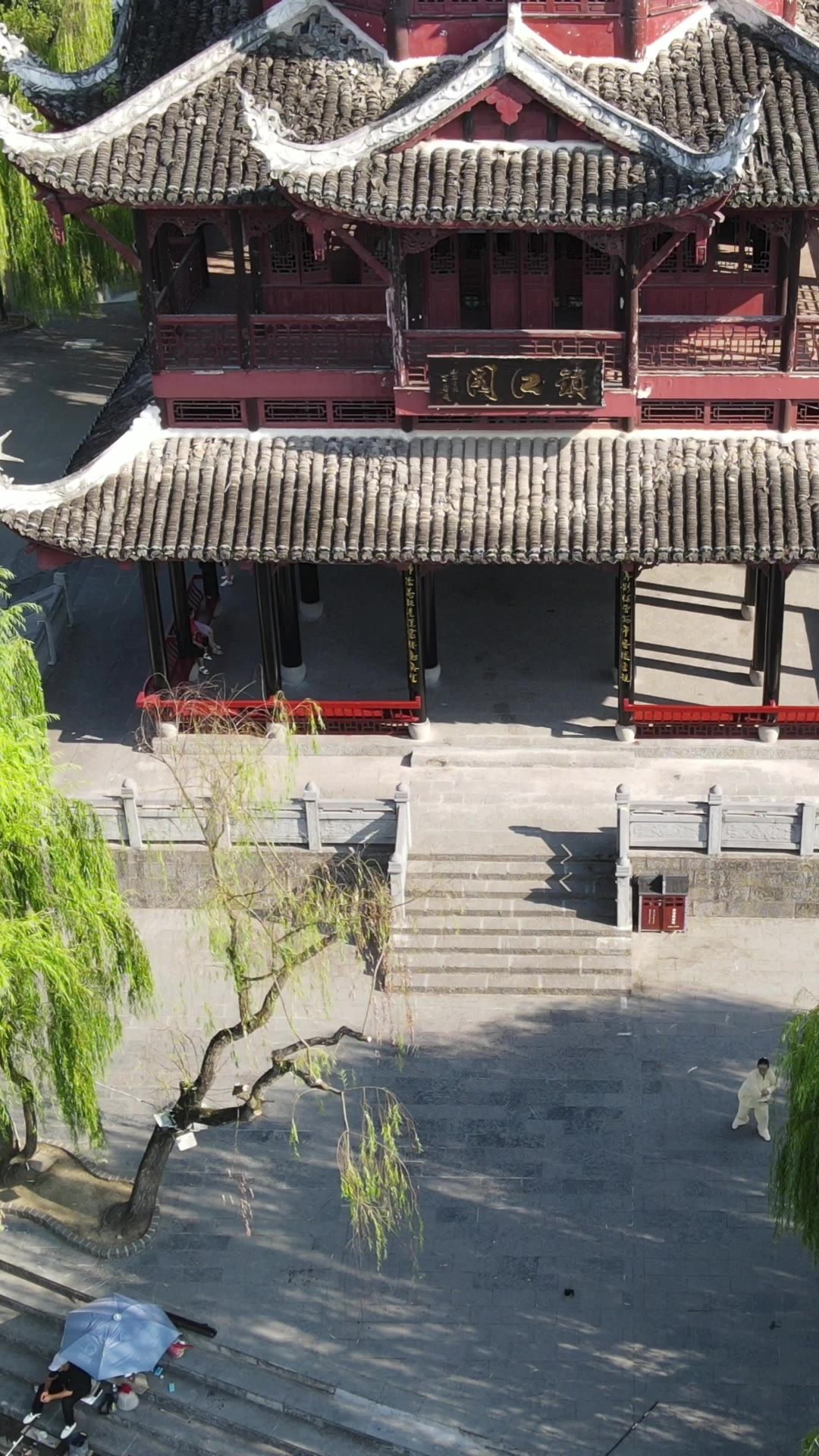  旅游景区镇远古镇镇江楼竖屏航拍