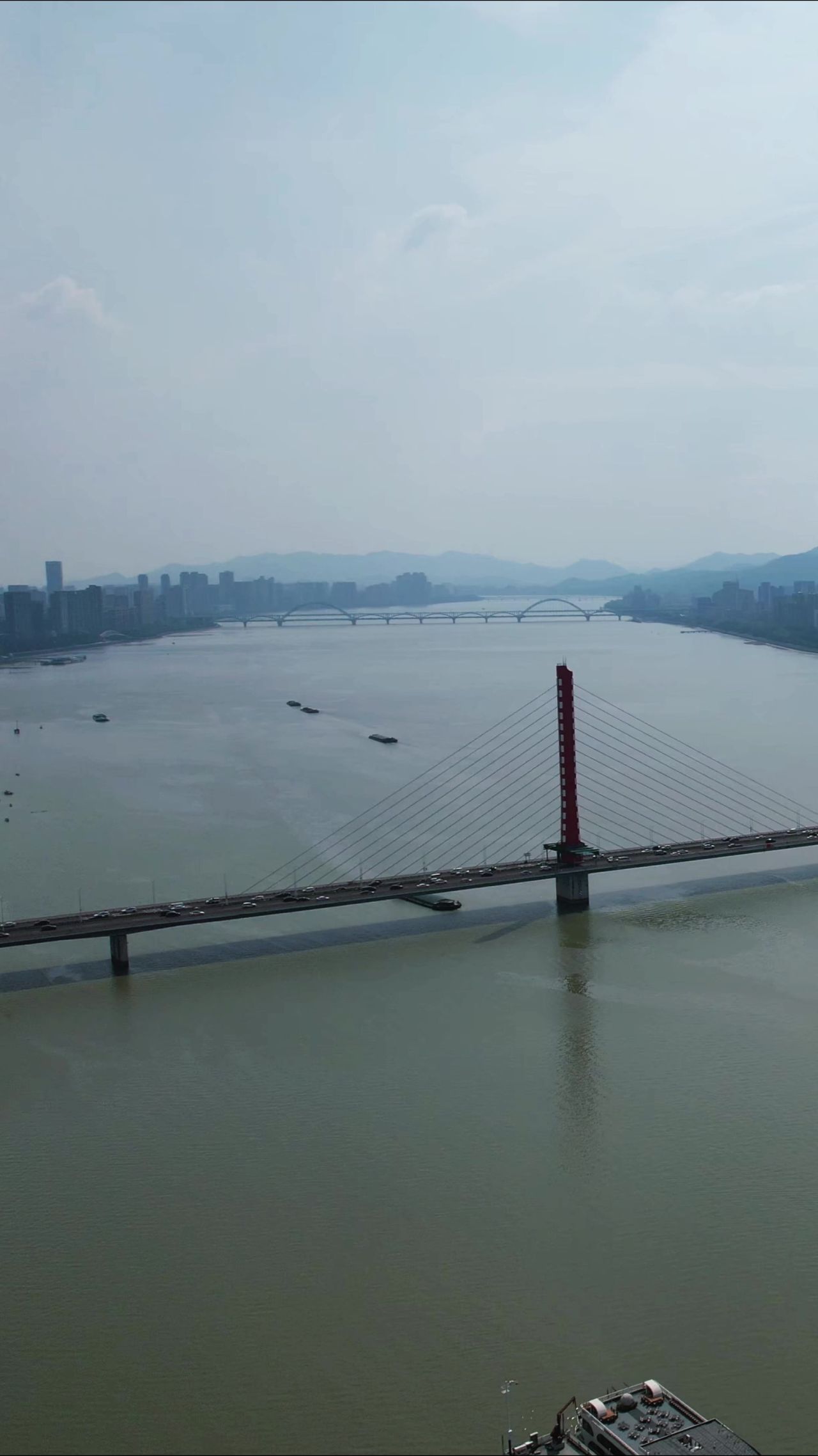 浙江杭州城市风光钱塘江三桥交通竖屏航拍 