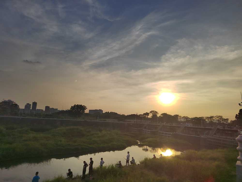 共享一片夕阳