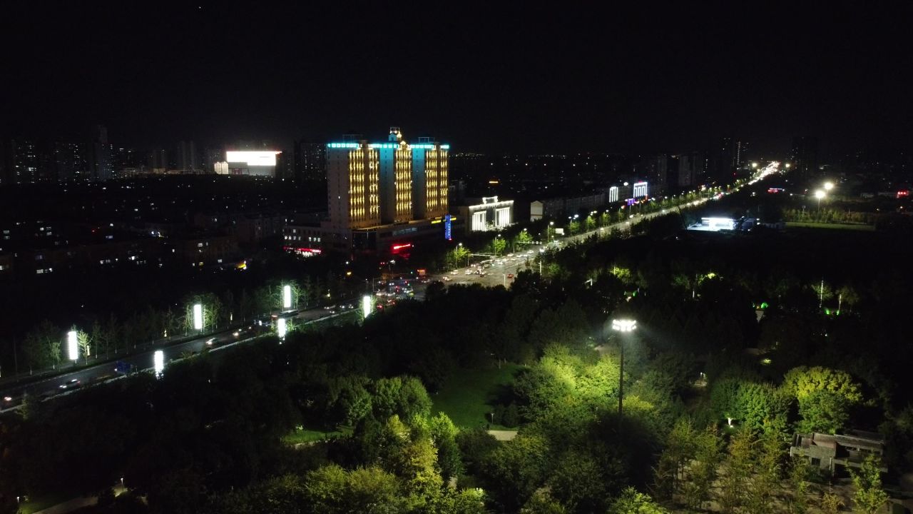 国庆春节小城夜晚车流马路航拍素材