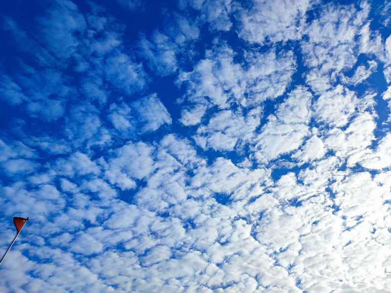 鳞片云的天空