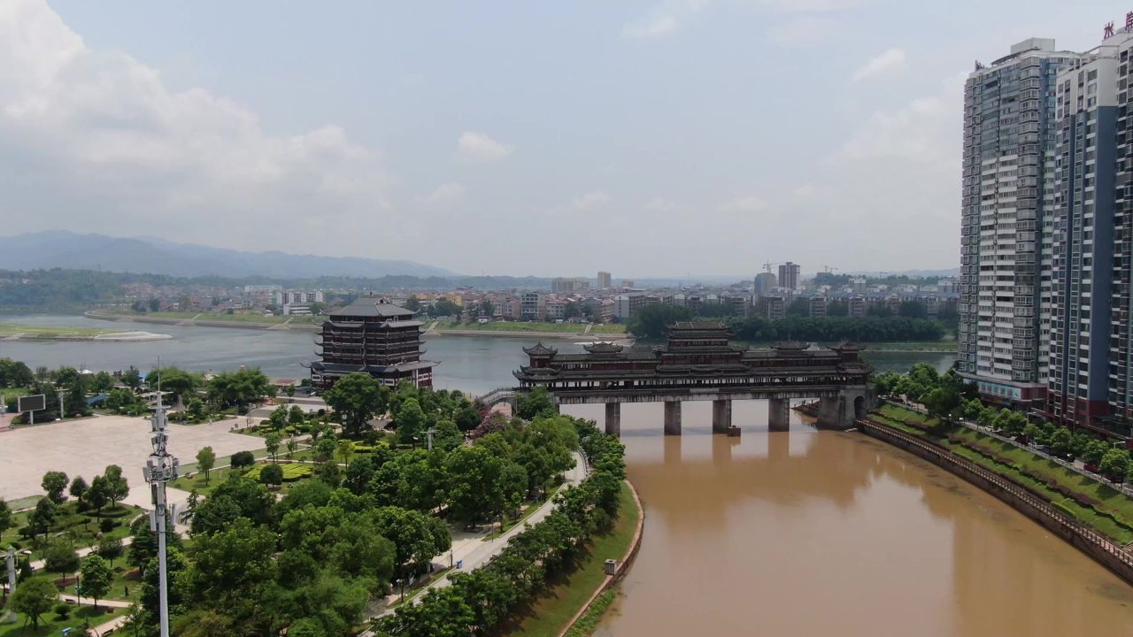 河流洪水风雨桥航拍 