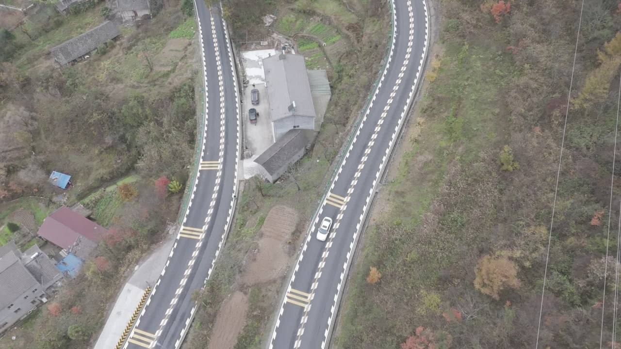 航拍山间蜿蜒公路行车场景