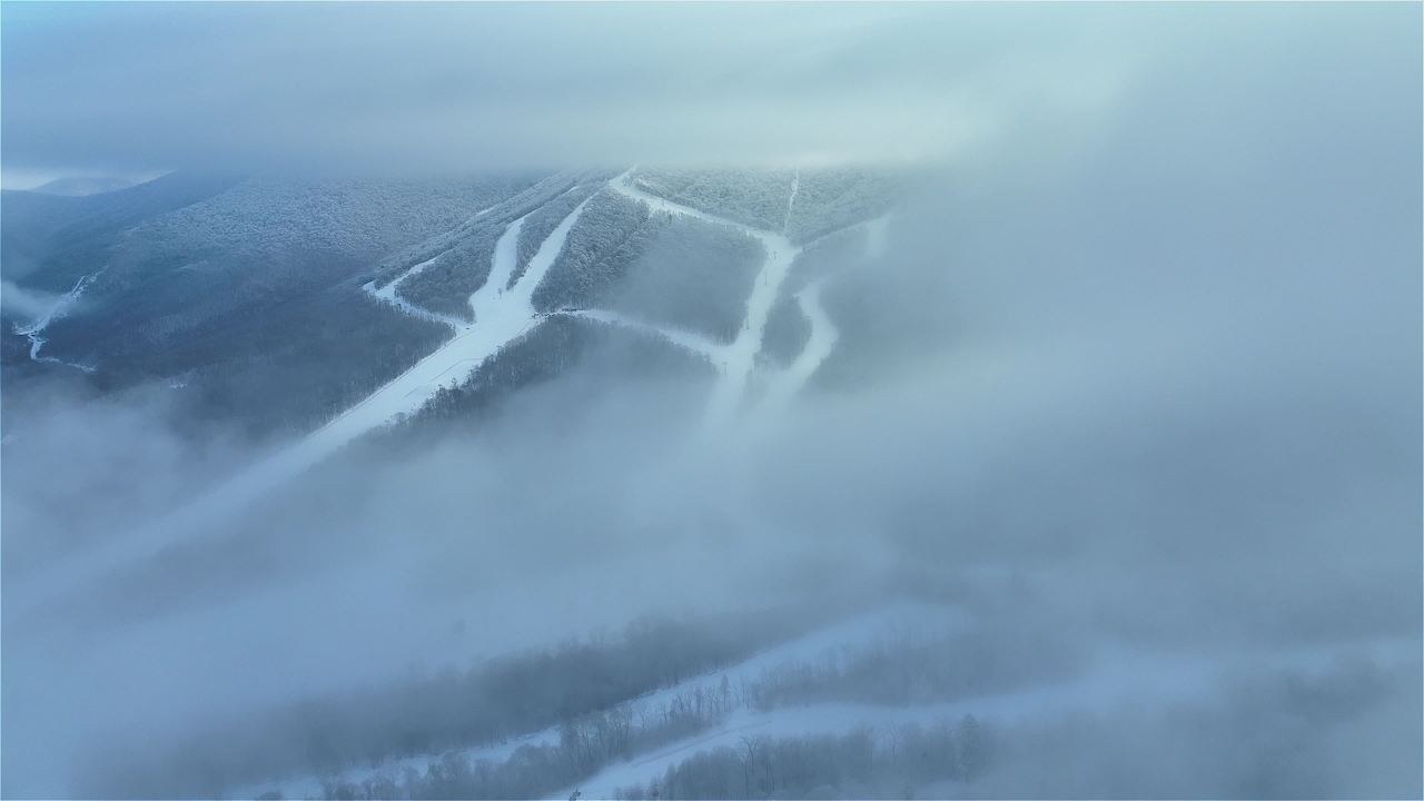 滑雪场雾凇