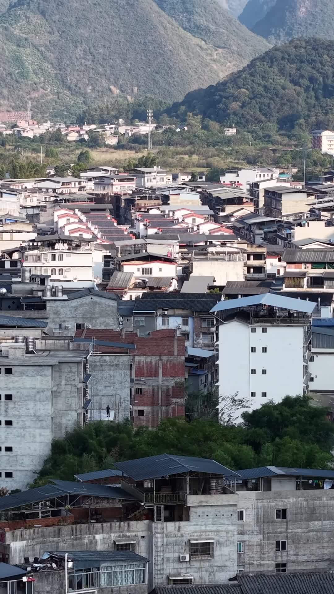 竖版航拍桂林兴坪古镇 (11)