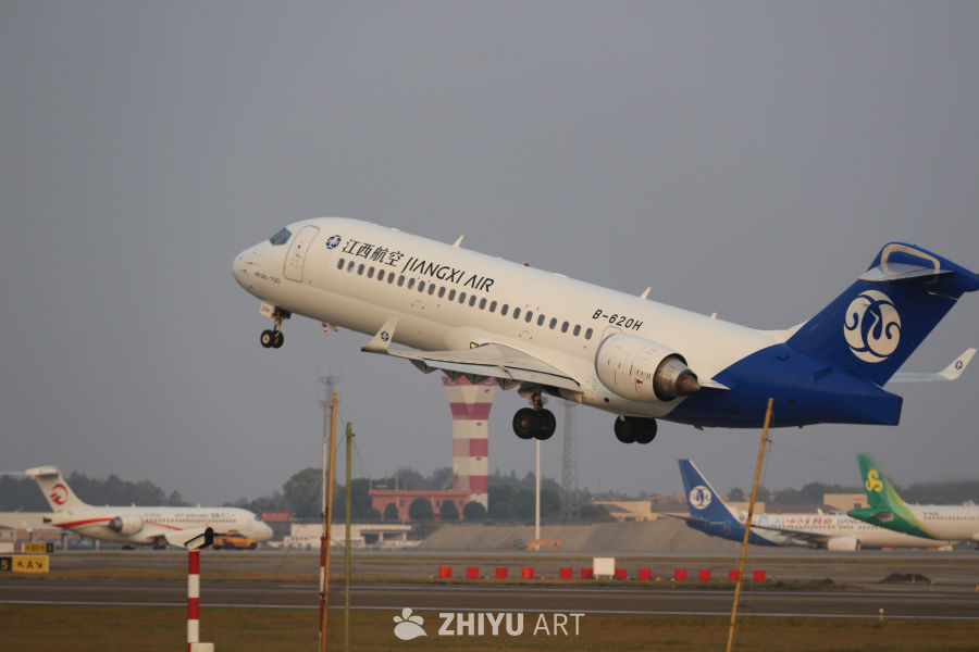 江西航空飞机顺利起飞