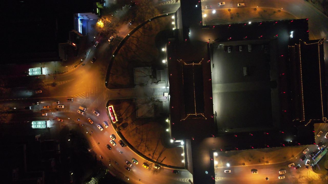 西安古城墙夜景灯光交通航拍