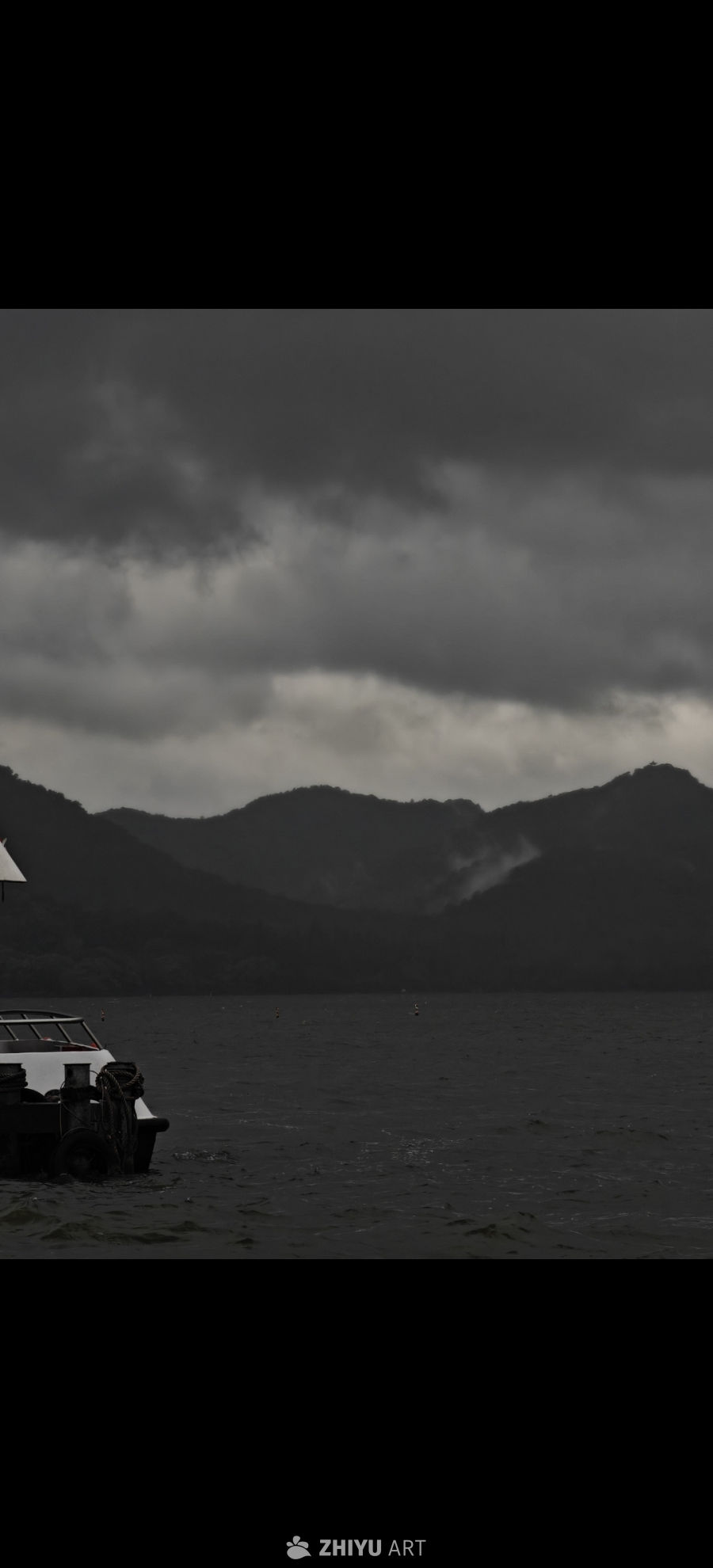 黑云翻墨未遮山 白雨跳珠乱入船