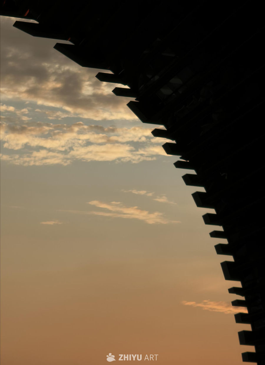 黄昏之时的常州文化广场建筑剪影